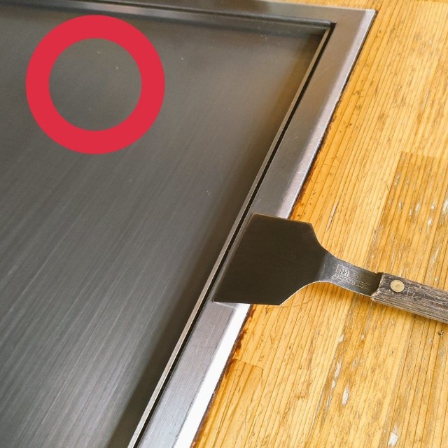 ヘラの置き方OK例／広島お好み焼 ちんちくりん【公式】さん（@chinchikurink2s）提供