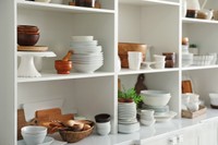 この人の食器棚を見てみたい！芸能人ランキング ※画像はイメージです（Africa Studio/stock.adobe.com）