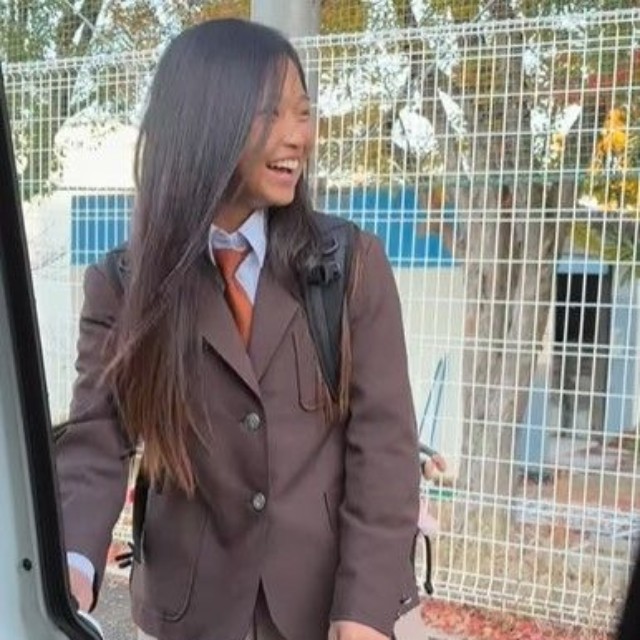 制服を着て笑う姿は、やっぱり可愛らしい中学生♡（提供：＠nico_sui_さん）
