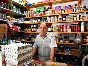 クレジットカードは、食べ物は……経済制裁の国イラン、暮らしは「想像外の連続」