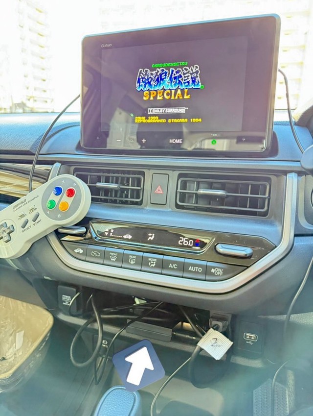 車にUSBとHDMIコネクタがあると知り、レトロフリークを設置／parch（@parch1121）さん提供