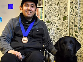 藤原智貴さん４３歳　介助犬とサーフィン　両方の魅力を伝えたい