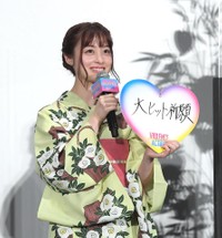 　ハート型の短冊に大ヒットを願った橋本環奈＝東京・ＴＯＨＯシネマズ六本木ヒルズ（撮影・伊藤笙子）