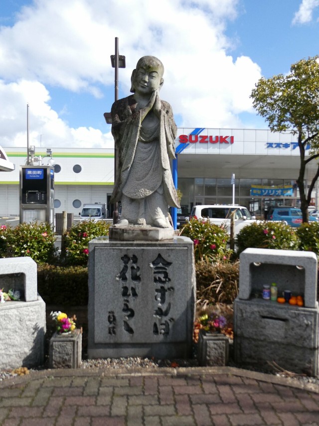 かつてキャスパルの敷地内に建っていた地蔵（提供）