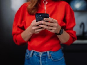 名前も知らなかった父の訃報。明るく振る舞う母は「大人」なのかも