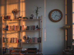 実家を出て母と離れる。それは共有する本棚を分けるような痛みだった