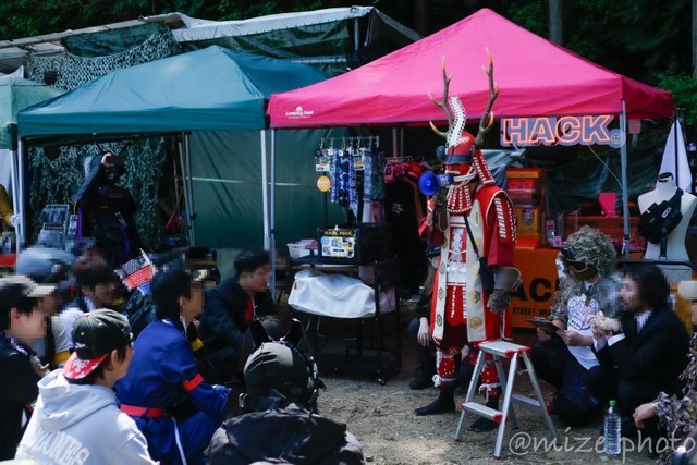 サバゲーイベントで開会挨拶を行うソロミツさん。 ※ソロミツさん提供（一部加工）