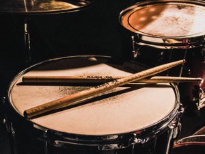 「30前の女がバンドやってんの？」って言われても私はドラムを叩く