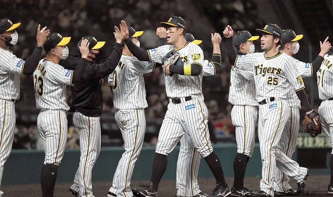 ABC News on X: 📸 JUMPING FOR JOY: A Hanshin Tigers baseball team