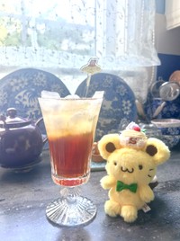 お気に入りのティータイム。バラや紅茶へのこだわりが日常を彩ります／たなこさん（@tikwb）提供