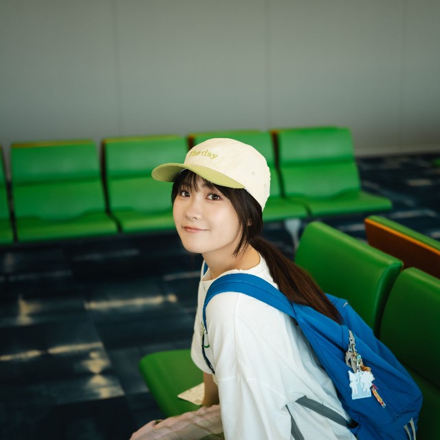 声優・坂倉花の1st写真集の先行カット