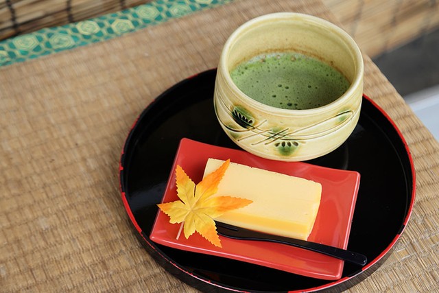 「厚焼き卵」抹茶セット（450円）