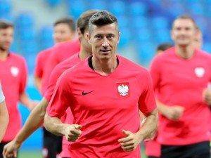 ポーランドのレバンドフスキ選手、ワールドカップでウクライナ腕章を着用か　両国の絆