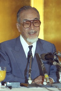 国民的俳優として一時代を築いた森繁久彌さん。歌手としては自作の「知床旅情」が代表曲となった
