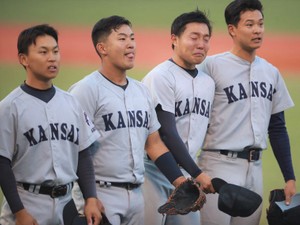 関大が延長タイブレークで東海大を振り切り、47年ぶりの決勝で慶應と東西対決