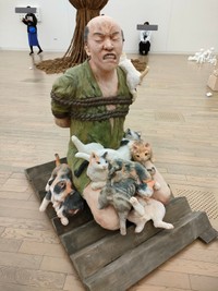 「5美大展」で脚光を浴び、SNS上で大きな注目を集めた「猫抱き」（4139さん提供）