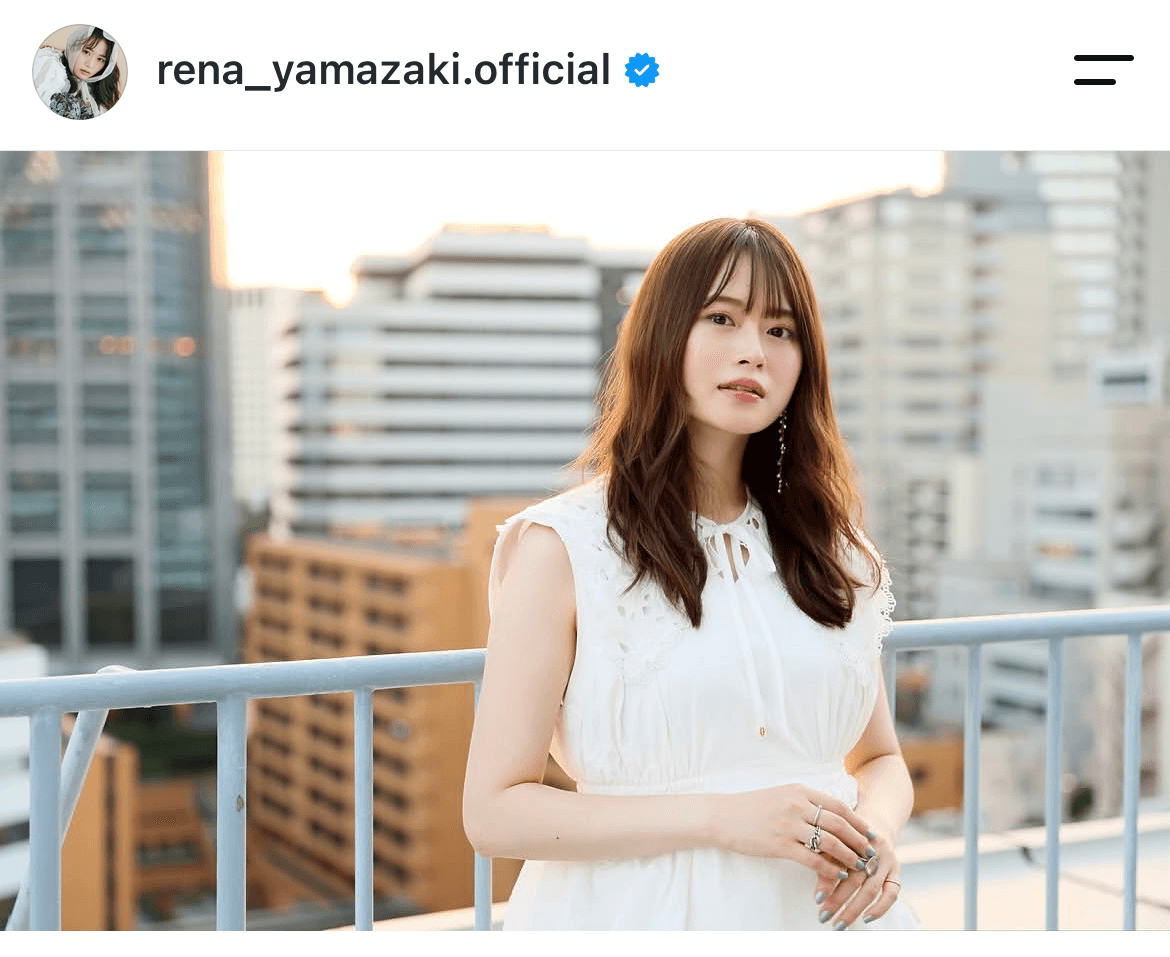 山崎怜奈(@rena_yamazaki.official)さんのインスタグラムより