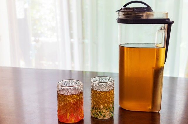 麦茶や緑茶作りに「冷水ポット」が大活躍※画像はイメージです（木村　亨/stock.adobe.com）