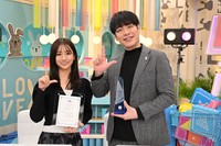 「TVerアワード2024」特別賞を受賞した「ラヴィット！」MCの麒麟・川島明（右）とTBS・田村真子アナウンサー