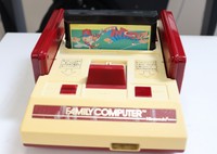 大会で使用する「初代ファミコン」と「初代ファミスタ」