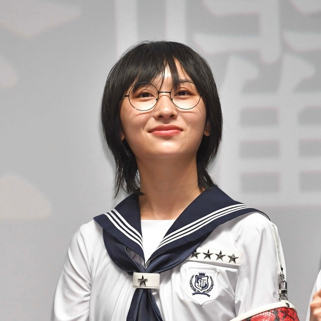 「新しい学校のリーダーズ」のSUZUKAさん