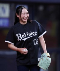 笑顔を見せる小祝さくら＝京セラドーム大阪