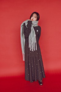 森香澄さんが纏うCOCO DEALホリデーコレクション／KNIT ¥9900/ SKIRT ¥13750
