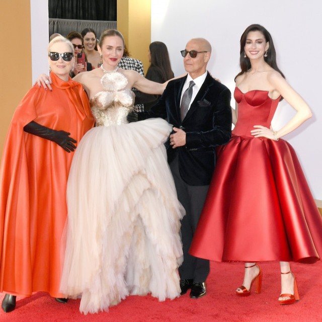「プラダを着た悪魔２」の（左から）メリル・ストリープ、エミリー・ブラント、右はアン・ハサウェイ