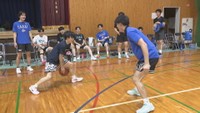 公立高校と大学が部活動で新たな連携　環太平洋大学のバスケ部が東岡山工に長期の技術指導　岡山