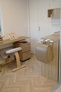 ランドセルと統一感のある部屋の様子／iroさん（@iii_ro___）提供