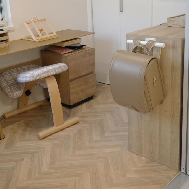 ランドセルと統一感のある部屋の様子／iroさん（@iii_ro___）提供