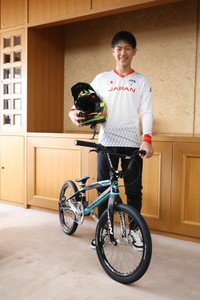 ＢＭＸレーシングで世界大会に挑む小島さん（宇治市役所）