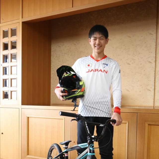 ＢＭＸレーシングで世界大会に挑む小島さん（宇治市役所）