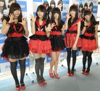 「アイドリング!!!」メンバーとして雑誌の発売記念イベントに出席した当時17歳の後藤郁（左から3人目）＝都内（2013年5月撮影）
