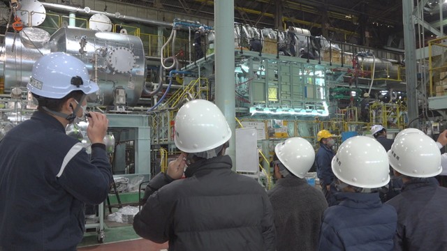 マキタの工場を見学する小学生　高松市朝日町