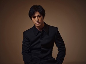 ドラマ「坂の上の赤い屋根」主演・桐谷健太さんインタビュー　イヤミスの名手が描く「善悪も人それぞれ」