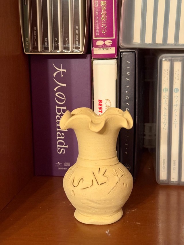 20年前にチュニジア館で作ってもらった陶器。現在も綺麗な状態のまま。「今回も実演やってます。20年経っても劣化しませんよ。素敵な思い出になります」（ゆかりんさんThreadsより）