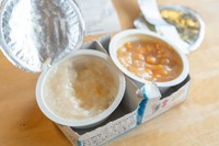 パウチ（袋入り）やカップ型など持ち運びに便利な離乳食が登場している　※画像はイメージです（KTK Creatives@stock.adobe.com）