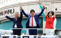 かつては日本維新の会代表選にも出馬した梅村みずほ参院議員（右）