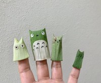 トウモロコシの皮で作った猫型の指人形／inoriさん（@kusabanaasobi）提供