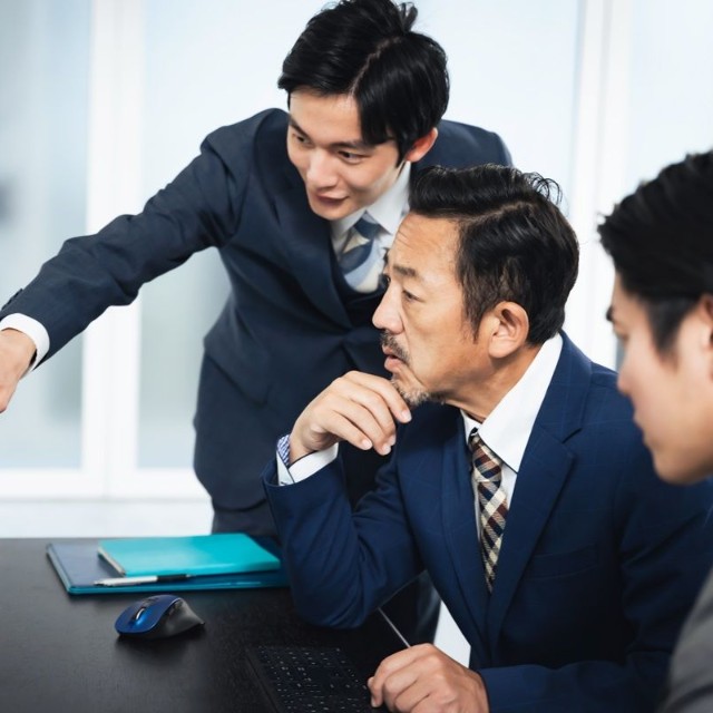 上下関係にとらわれない社風がチーム力を高める　※画像はイメージです(metamorworks/stock.adobe.com)