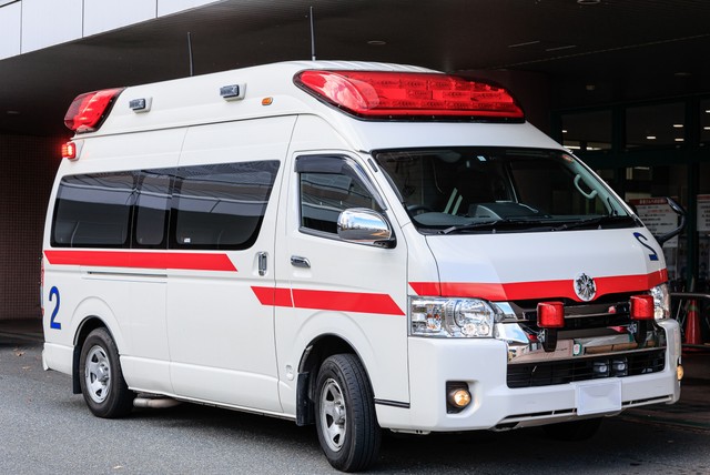 「救急車で病院に行けば早く診てもらえる」というイメージはありませんか？※画像はイメージです（sorao/stock.adobe.com）