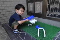 各パーツをばらす作業（小倉沙耶さん提供）