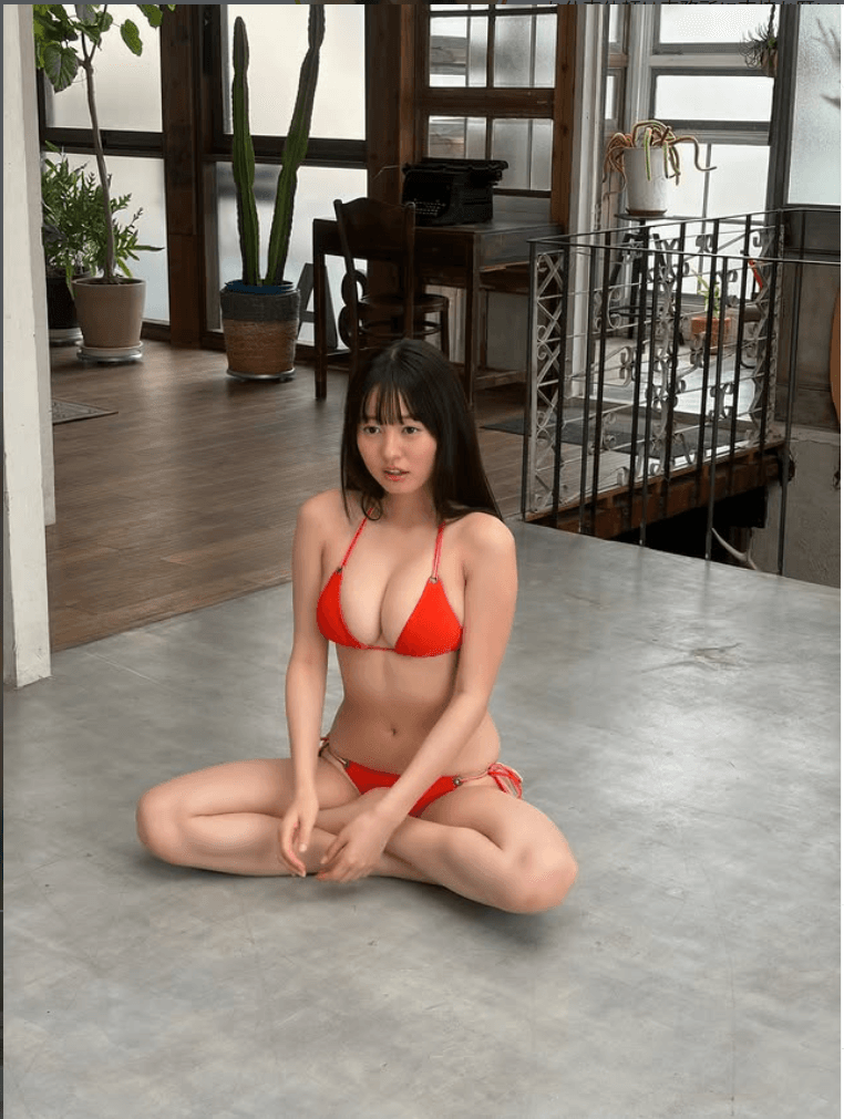 「週刊少年チャンピオン」26年7月16日号に登場した白濱美兎のオフショット　本人のインスタグラム（＠shirahama_miu）より
