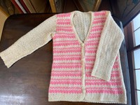 一緒に「発掘」された曽祖母手製のカーディガン（画像提供：くるみゆべしさん）