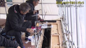 ワカサギ釣り多くの人でにぎわう　宮城・栗原市の花山湖