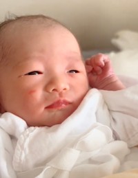 生後間もない頃の娘さん♡（提供：@sayurilifestyleさん）
