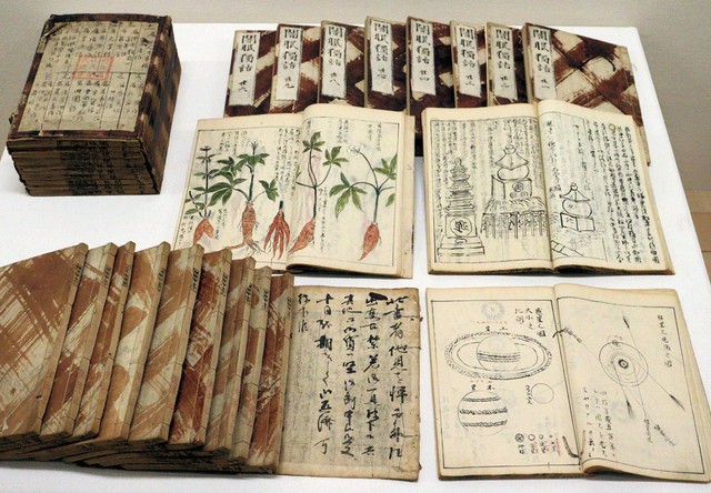 植物や天文など古今東西の知識をまとめた「闇眠独話」。朴斎の縦横無尽の好奇心を物語る（亀岡市古世町・市文化資料館）
