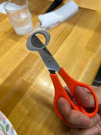 閉じた状態のうずらカッター。コンパクトな見た目が特徴／そーすぃさん（@sousui99_m）提供