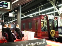 なんば駅0番ホームで安全運行祈願式典が行われた